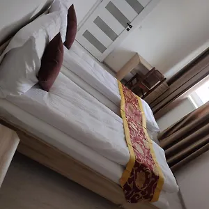 Sun-house Pension&restaurant -parkingfree- Prague